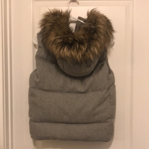 Gap Faux Fur Hooded Puffer Vest - Picture 2 of 3